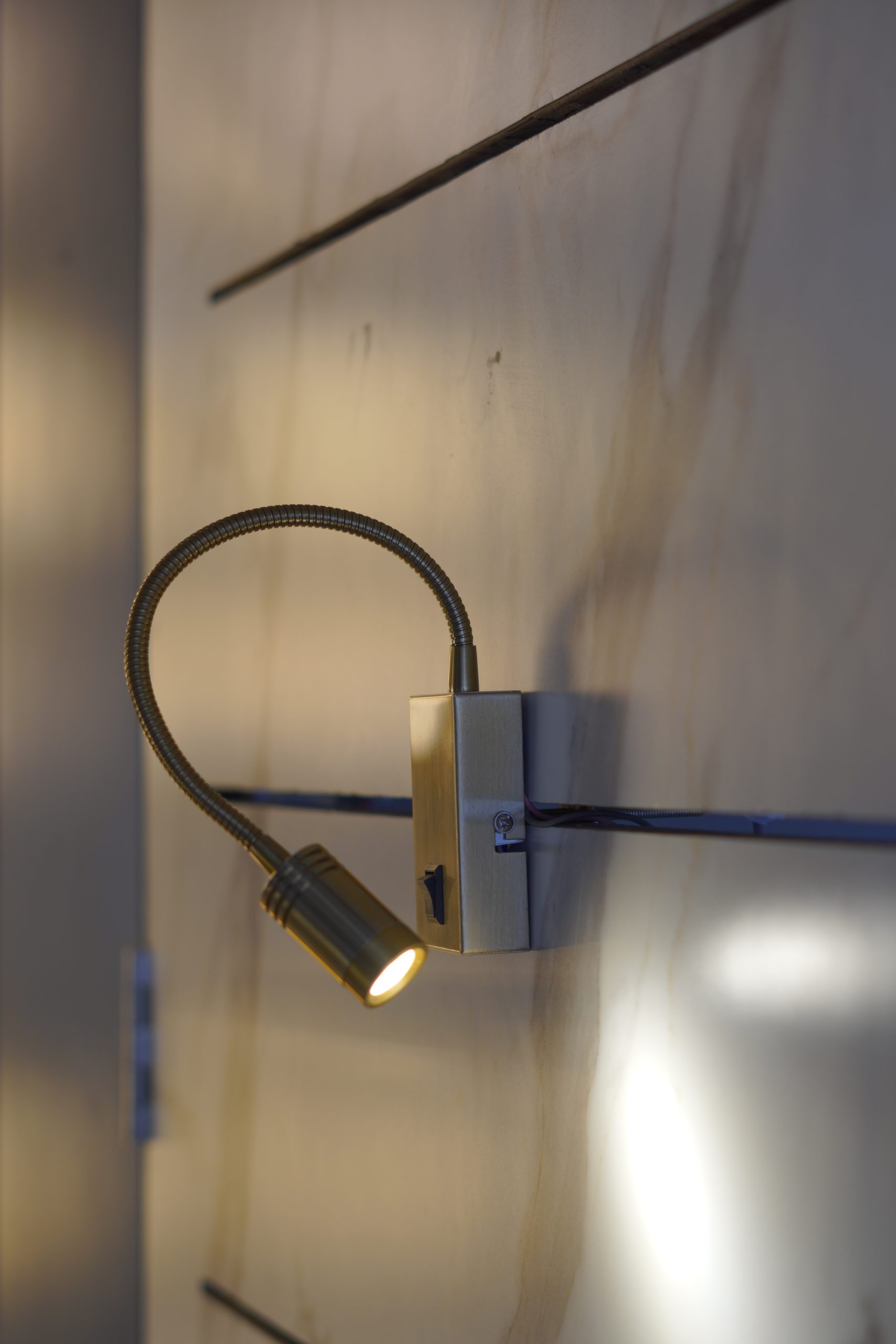 ANTIQUE'S SPOTS 5 W BY VL - Image 2