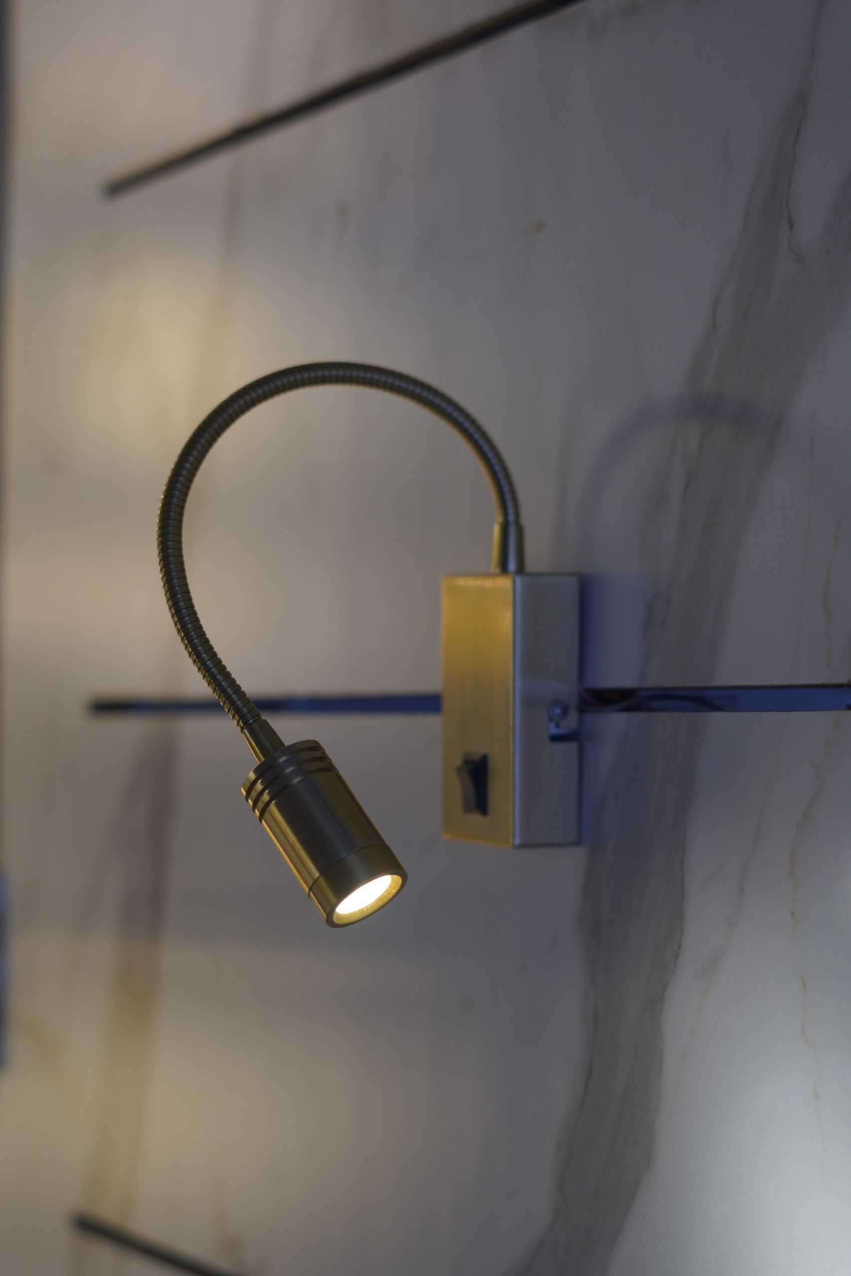 ANTIQUE'S SPOTS 5 W BY VL